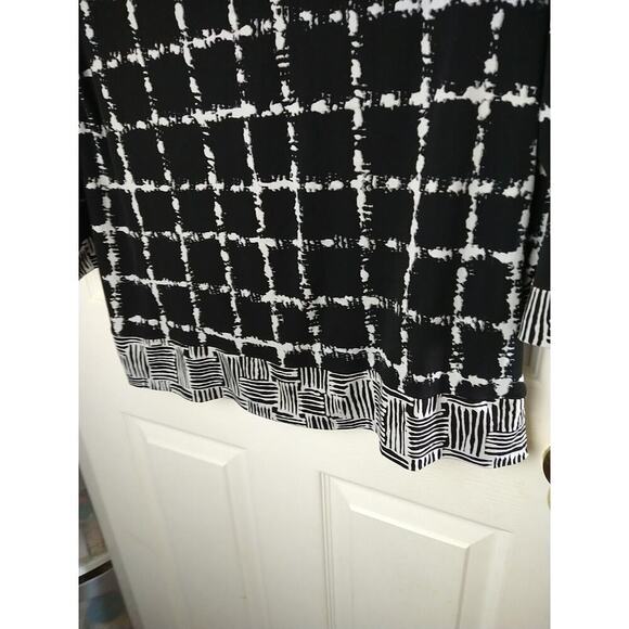 $ Alfred Dunner PS Black White Plaid V Neck Slit Side Blouse - Picture 3 of 9